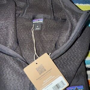 Patagonia Men's R1® Air Full-Zip Hoody, black color and NEW WITH TAG!